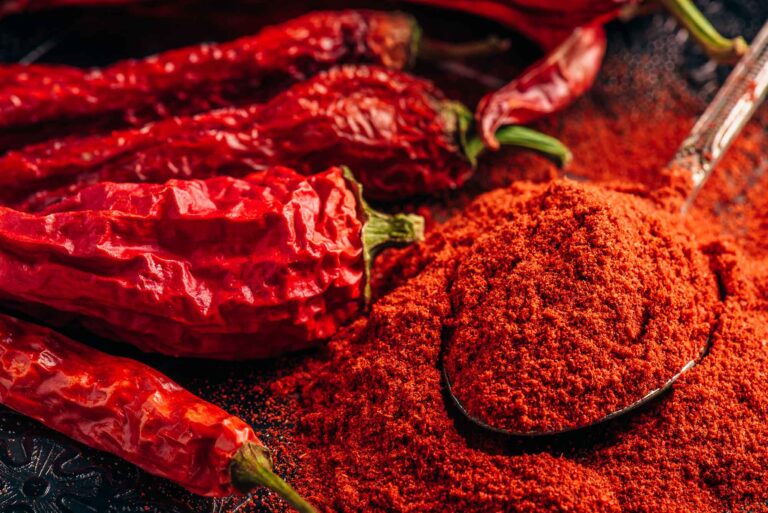Pieprz cayenne — rozgrzewające zioło, które robi więcej niż myślisz